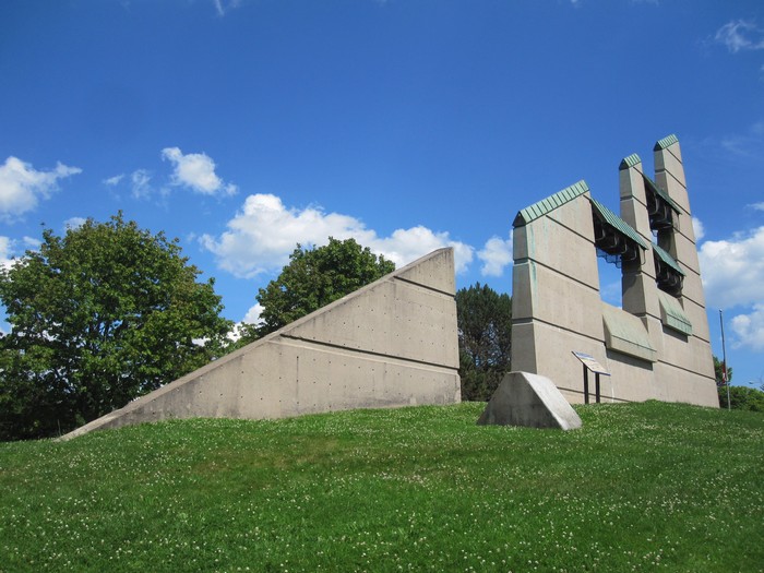 Fort Needham Memorial Park off-leash dog friendly